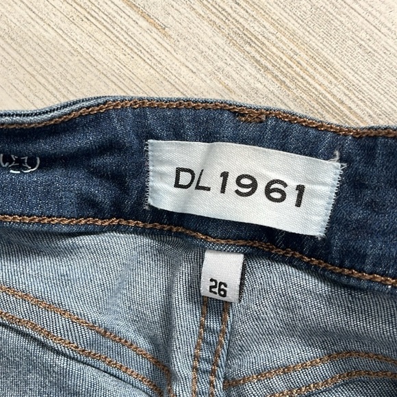 DL1961 Florence Instasculp Cropped Jeans Size 26 - Picture 7 of 12